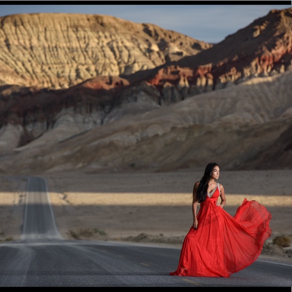 RED LA FEMME PROM/BALL GOWN (0) - Picture 4 of 4
